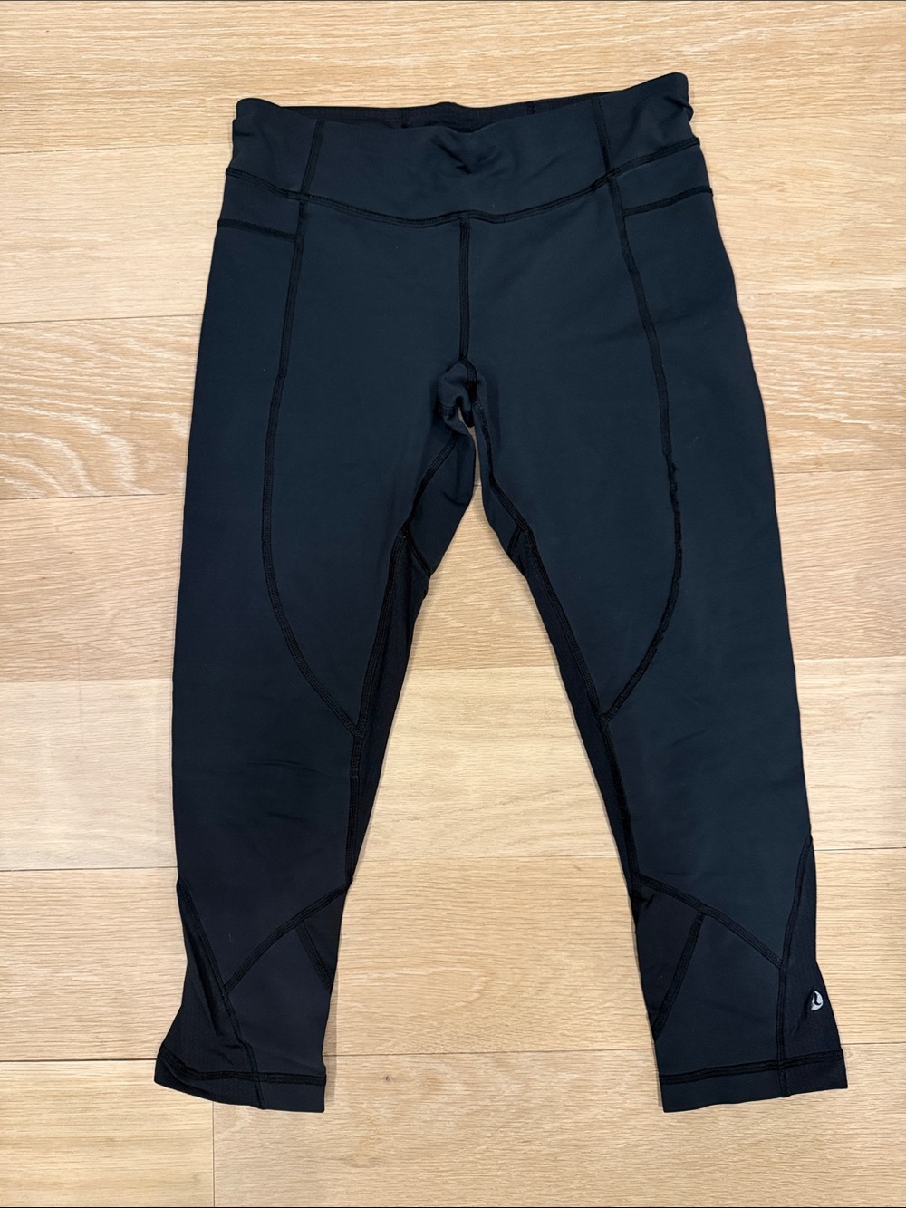 Luluemon Black Capri Leggings, Size 6